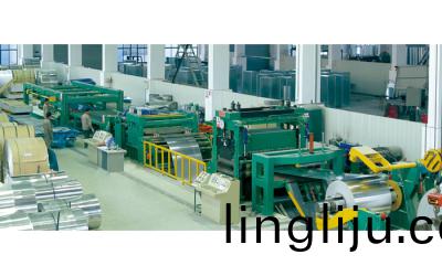 六重式(shi)鋁(lv)闆開捲(juan)矯平(ping)橫(heng)切(qie)線(xian)